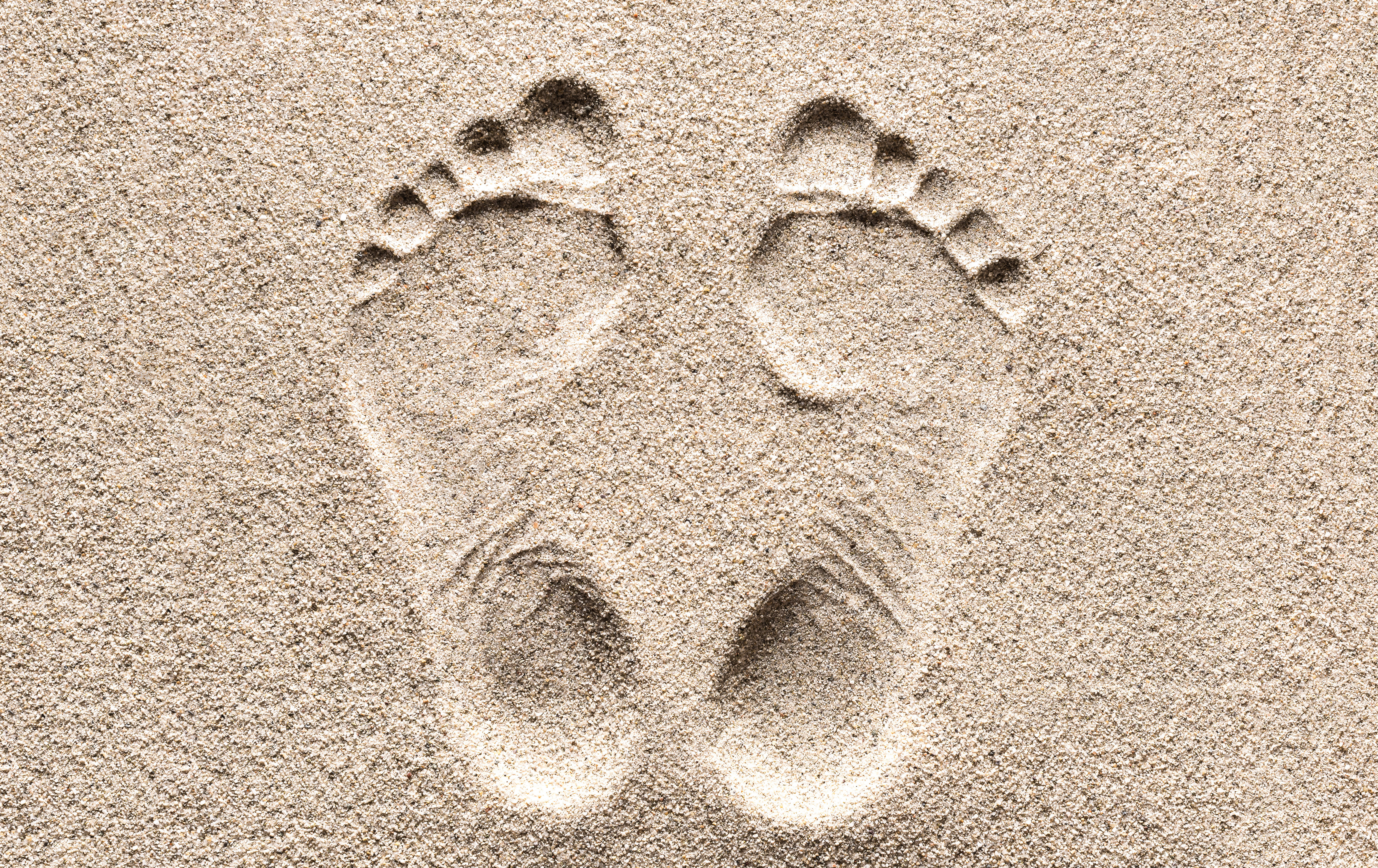 Следы 11 5. Отпечаток стопы на песке. Человеческие следы. Объемные следы. Следы ног на песке.